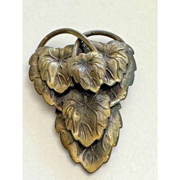 Vintage Gold Tone Leaf Fur Clip 2 Inch Layered Ivy Design - Picture 7 of 7
